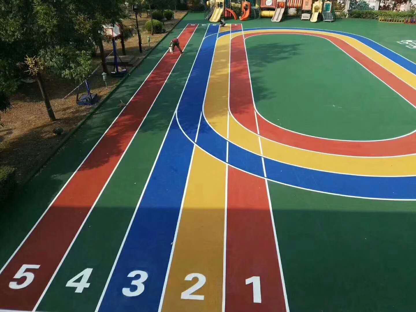 幼兒園運(yùn)動(dòng)場(chǎng)地